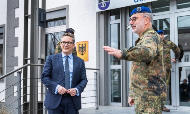 MdB Rudolph informiert sich beim Kommando Sanitätsdienst über die Digitalisierung des Gesundheitswesens der Bundeswehr
